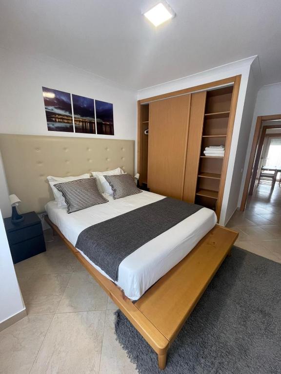 Cricket Apartments — Hotel in Peniche