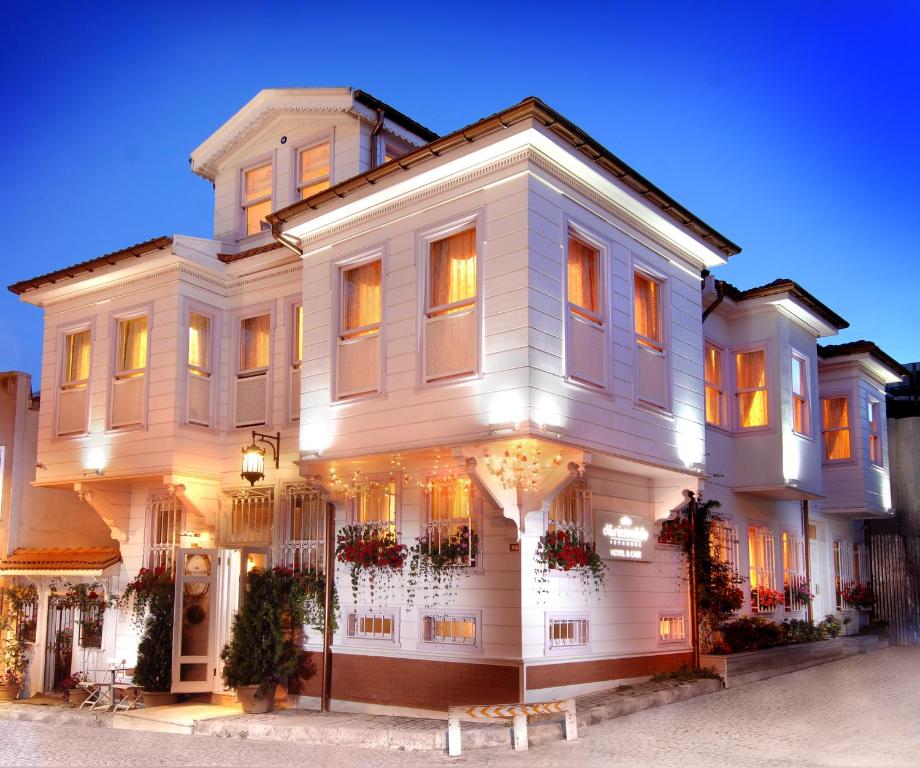 Darussaade Hotel photo
