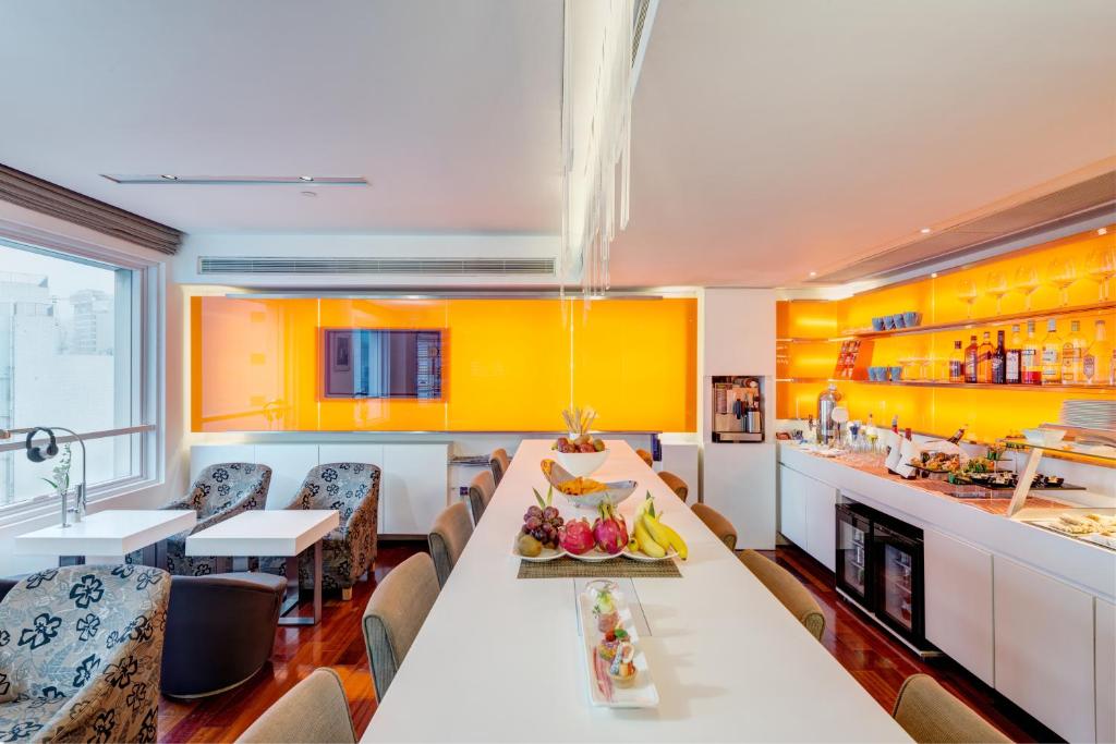 Shared lounge/TV area