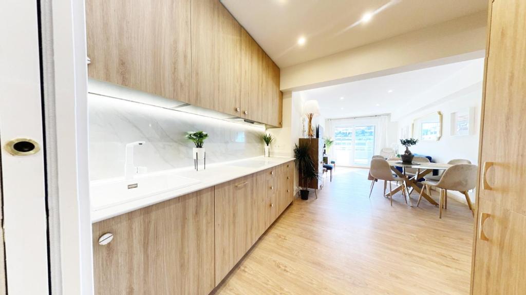 Paradise Luxurious apartment, 3 double rooms for 6 guests, 4 beds, terrace, jacuzzi, free parking, new - 5