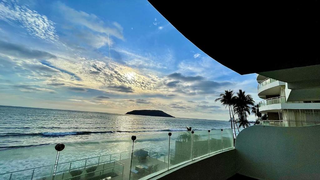 Tramonto, a Beachfront Bliss! - 4