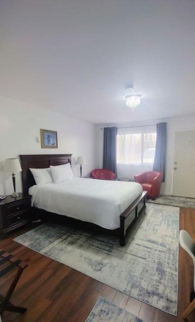 White Fang Motel photo
