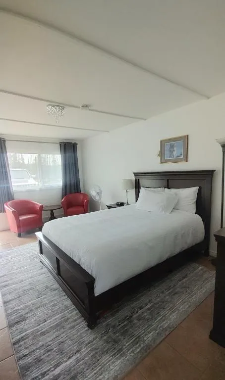 White Fang Motel，位于沃瓦的酒店