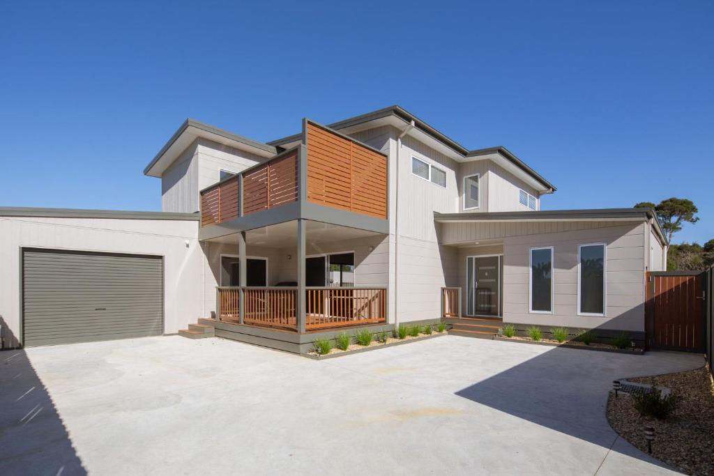 Luxe on Steele, Cowes