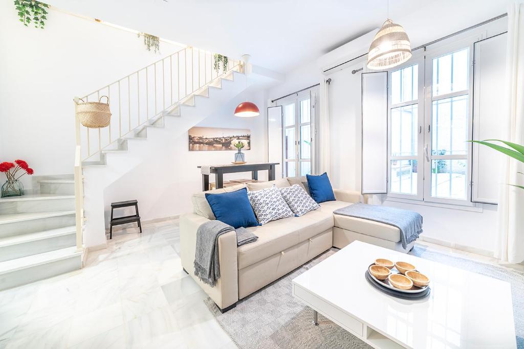 Alohamundi Velarde II, Sevilla