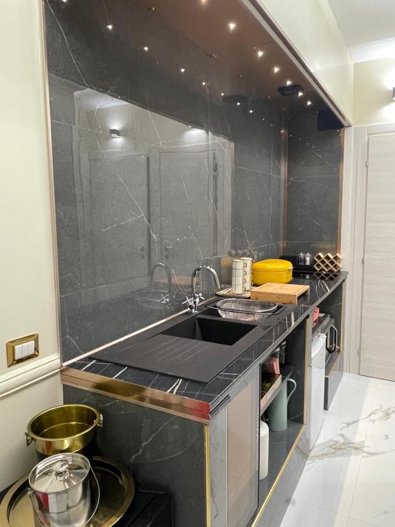 Spanish Steps Glamour & Sauna Luxury apartment **** - 5