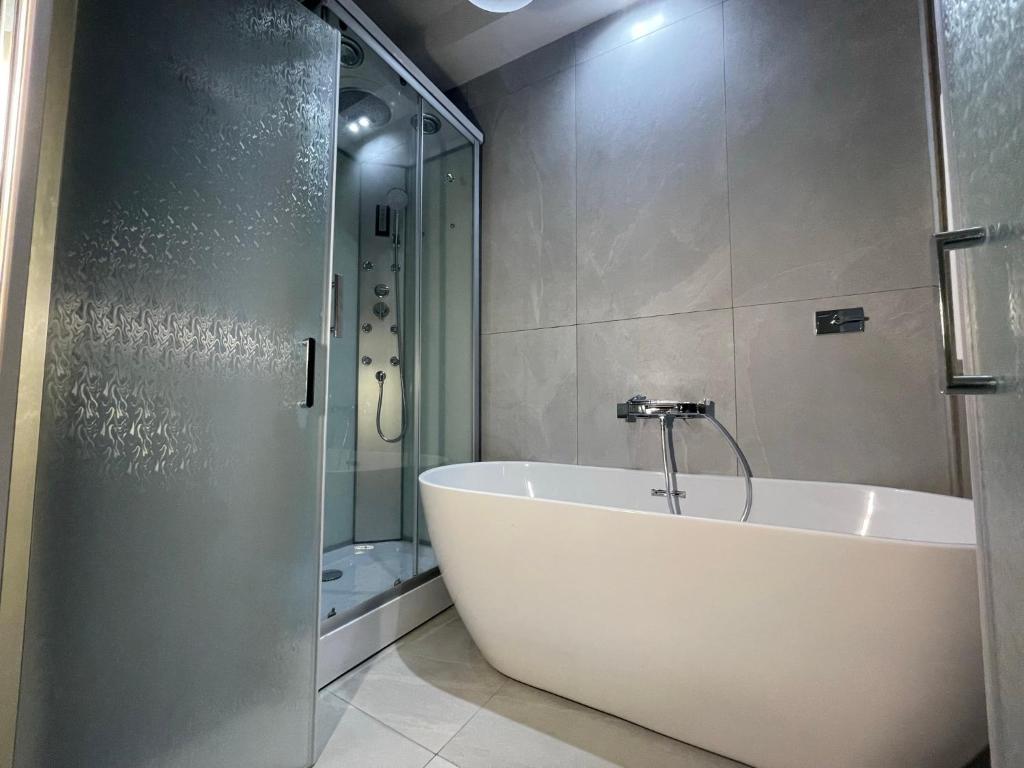 Spanish Steps Glamour & Sauna Luxury apartment **** - 4