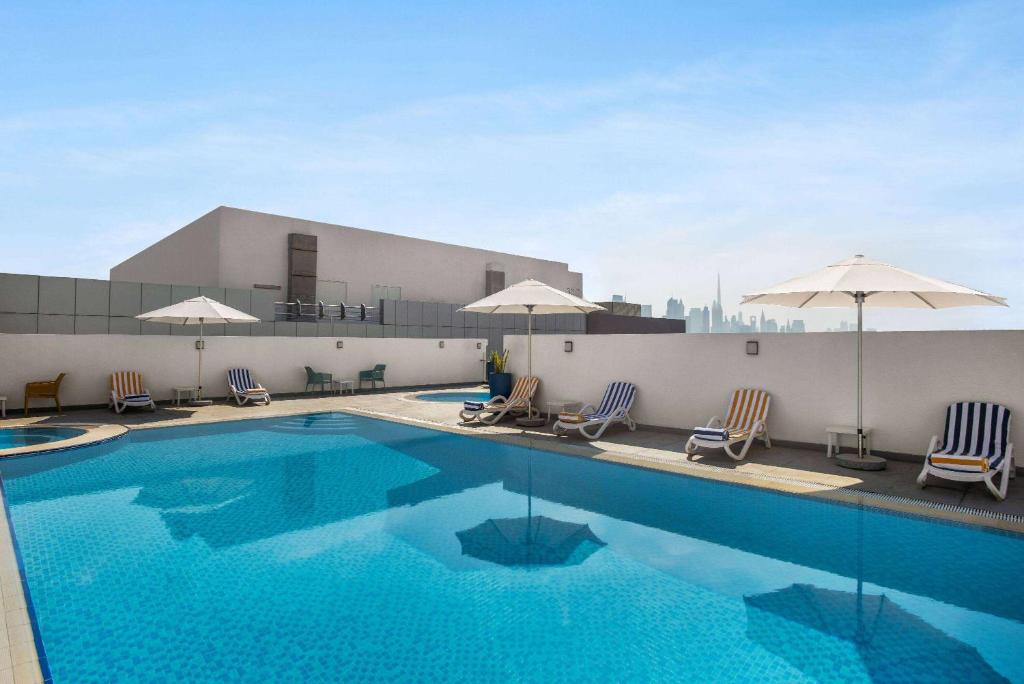 スイミングプール