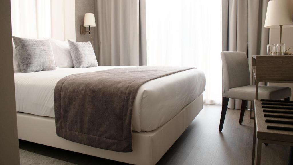 Hotel Room 4