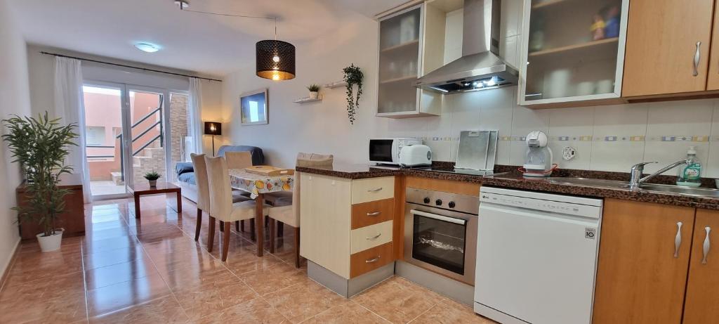 Apartamentos Paraiso Vera Playa, Ed Palmerston, Atico J a pie de Playa, piscina privada en solárium, WI-FI - 4