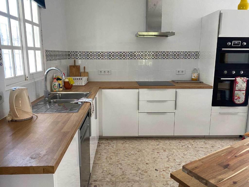 Villa Manoli: 4 bedroom villa in Zahora, ideal for 2 families - 4