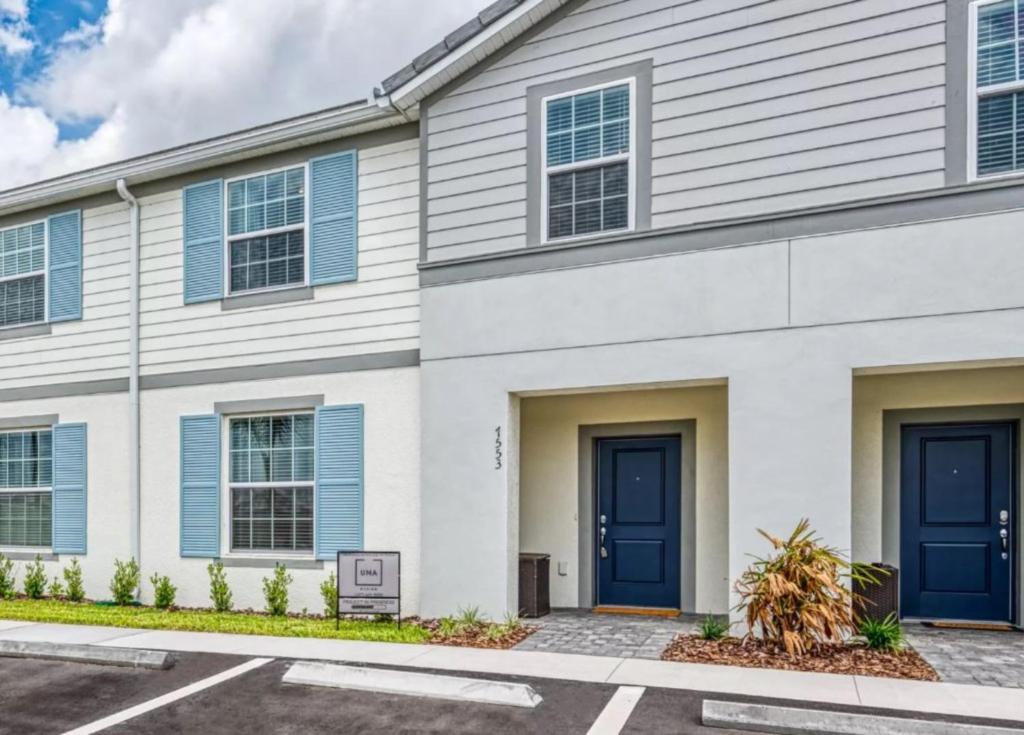 5 Bedrooms4 Bathrooms Solterra 7553Os, Davenport