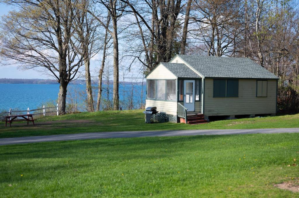 Fair Wind Motel and Cottages photo