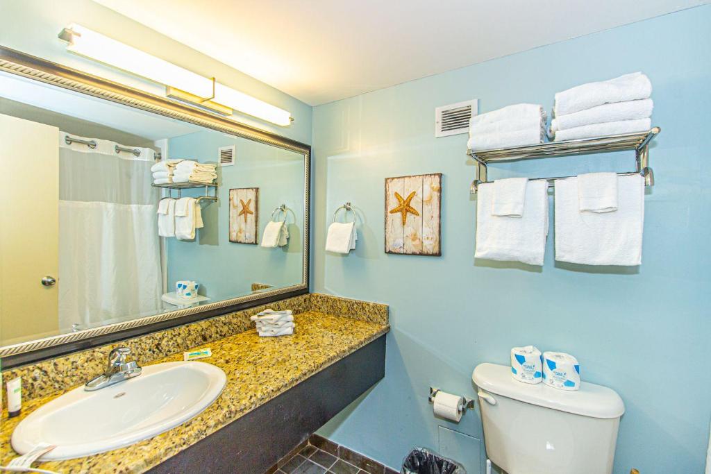 Landmark Resort King Suite Unit 710 Beautifully Updated Sleeps 4 photo