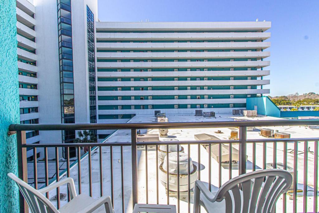 Landmark Resort King Suite Unit 710 Beautifully Updated Sleeps 4 photo