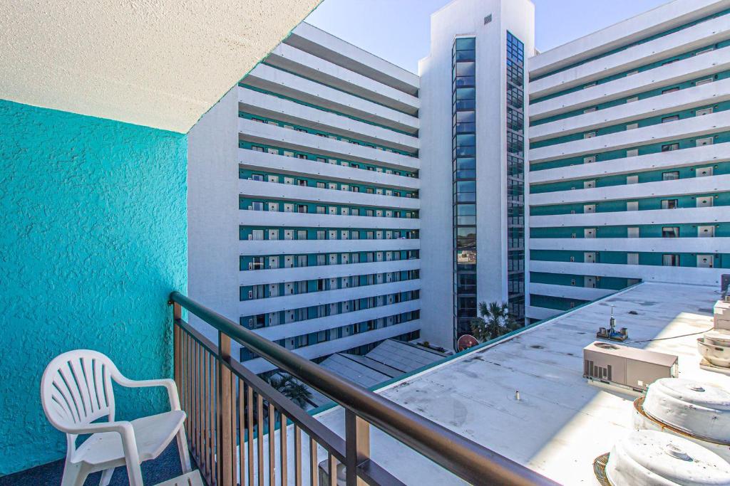 Landmark Resort King Suite Unit 710 Beautifully Updated Sleeps 4 photo