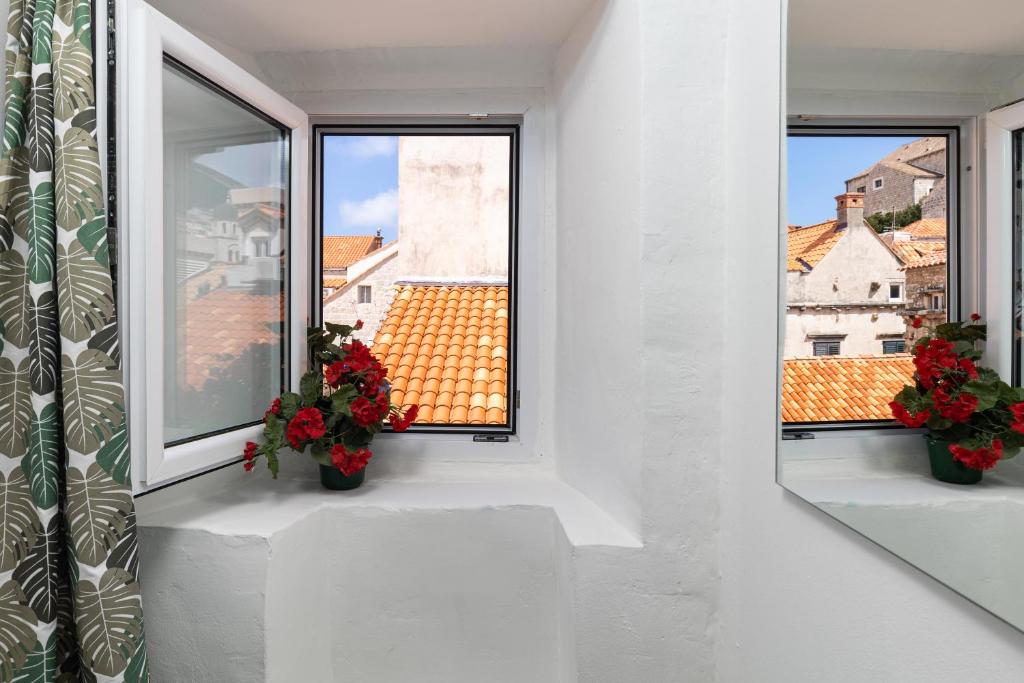 Old Town Baroque Palace Accommodation photo