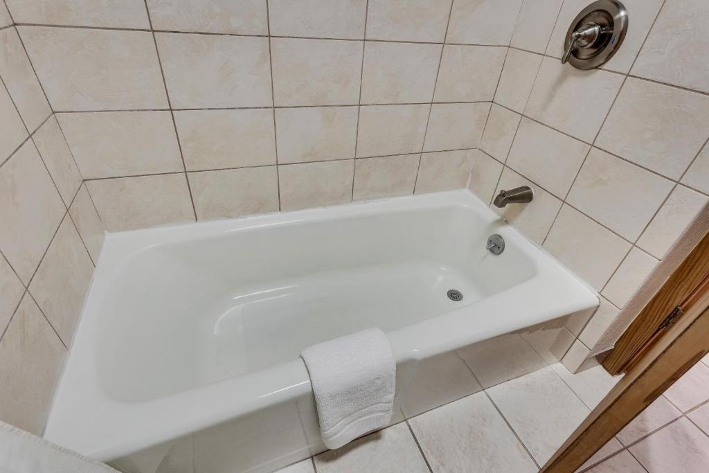 Laurelwood Condominiums 311 photo