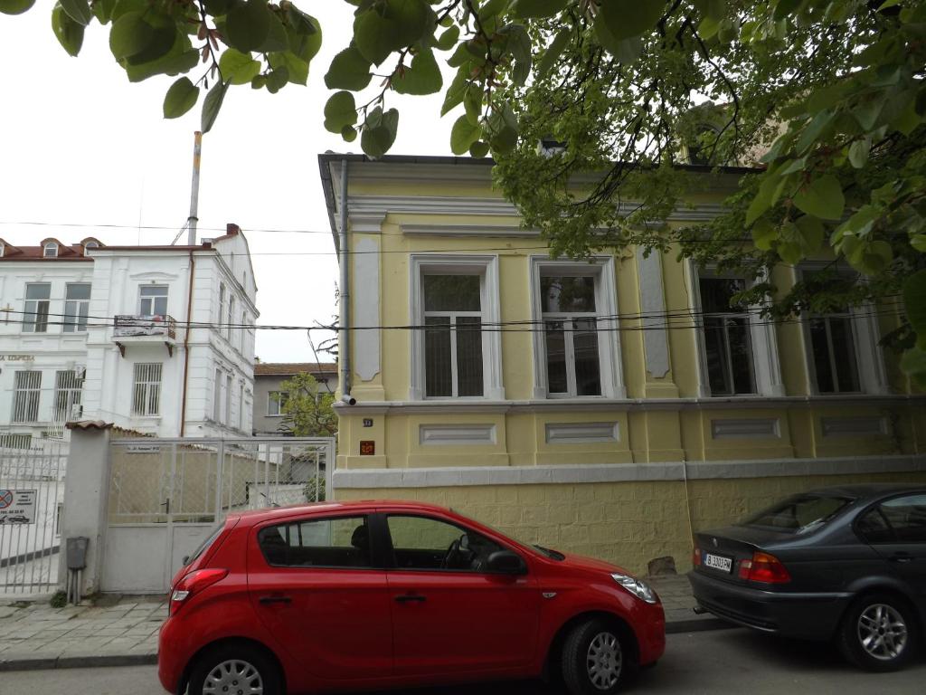 Hostel Rayska Yabalka — Hotel in Varna