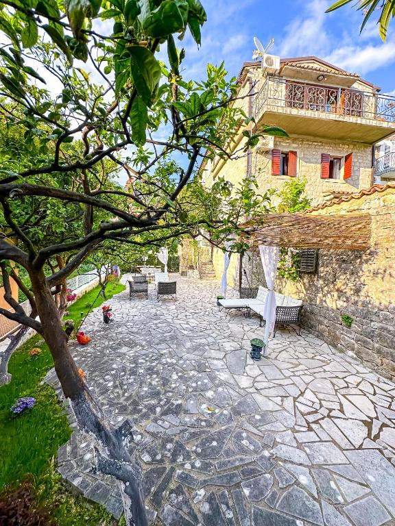 Serenita Stone House - 1