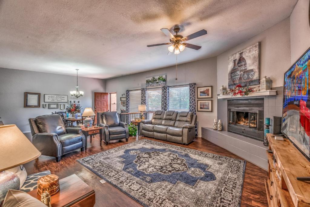 Sisters Too, Ruidoso