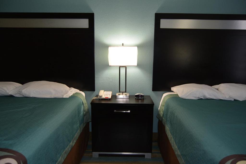 Super 8 By Wyndham Sulphur Photo 36