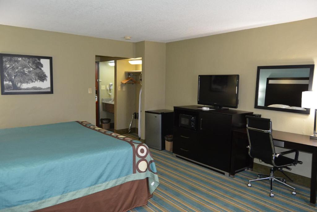 Super 8 By Wyndham Sulphur Photo 47