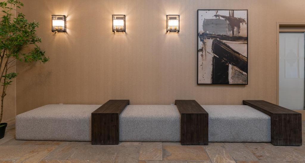 Prestige Vernon Hotel photo