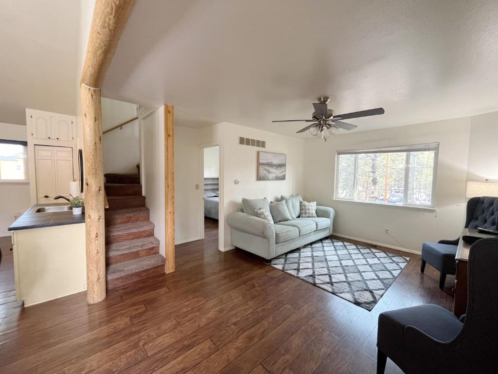 Welcoming 2 bedroom suite with private yard