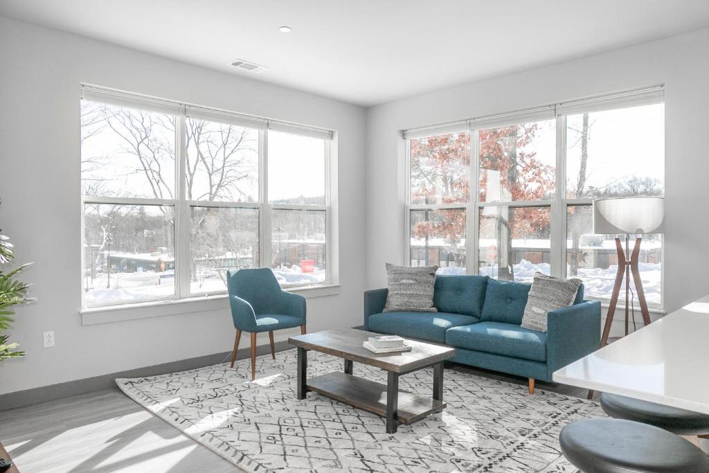 Spacious 2BR in Burlington Near Dining MBTA Bus