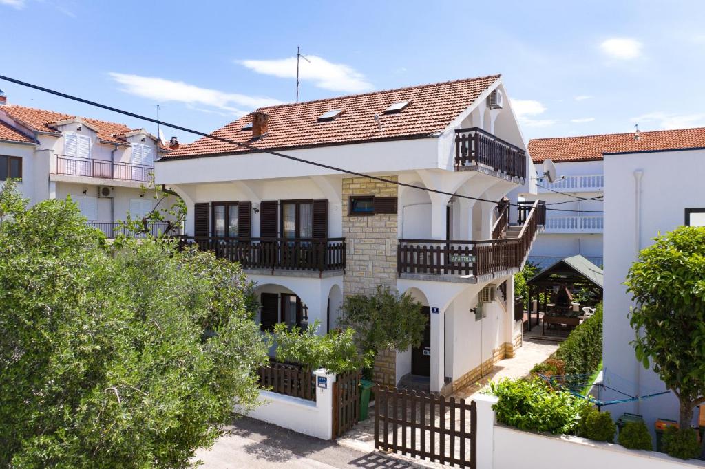Apartments with parking space Vodice - 21216, Vodice