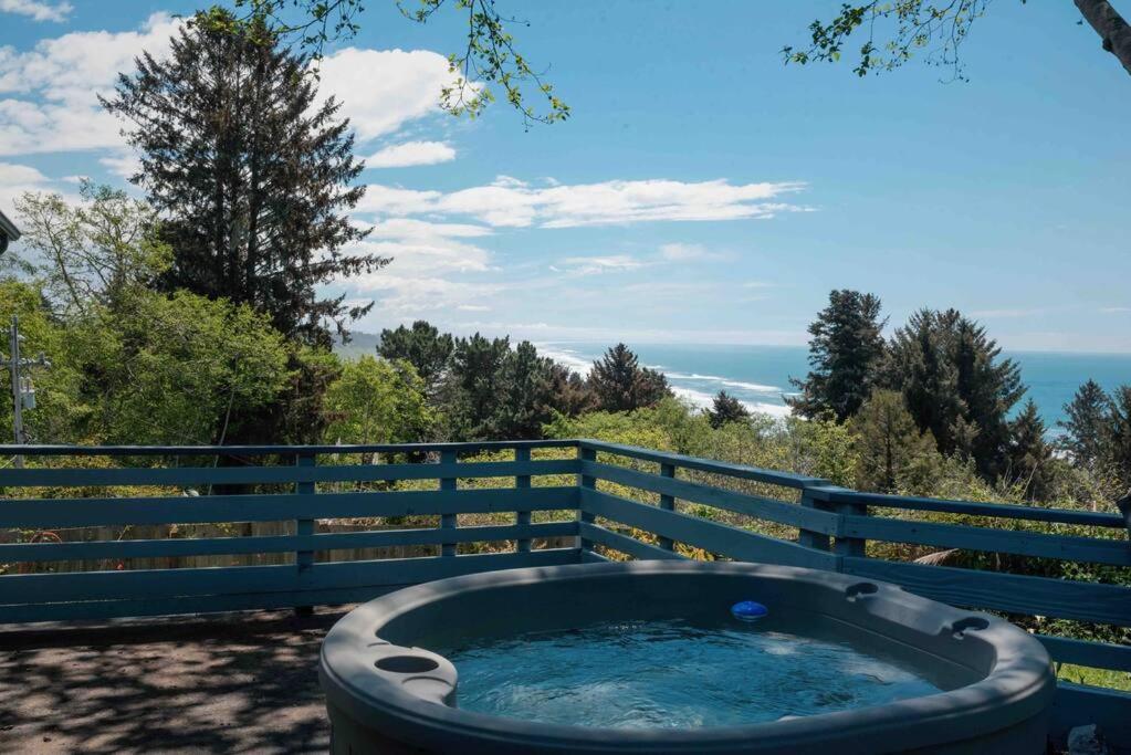 Epic Views in Trinidad w/hot tub + sauna!