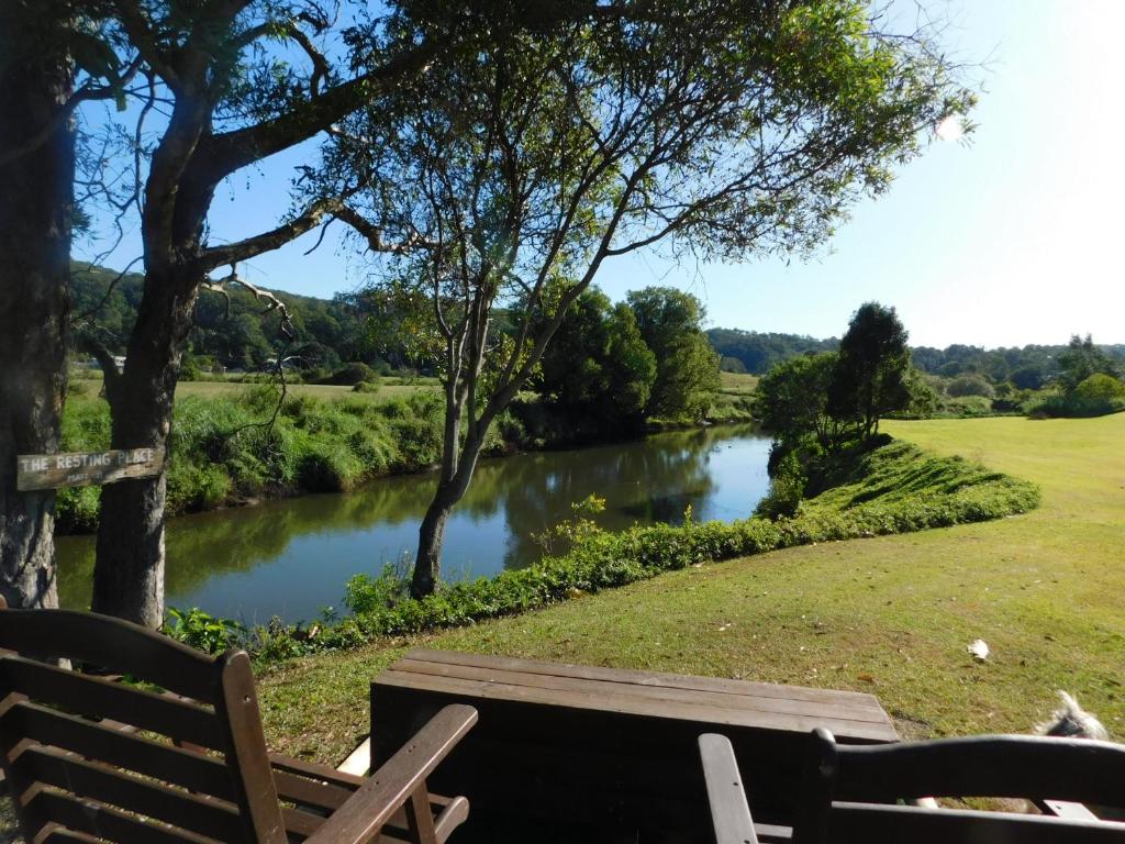 Riverbend Cottage Cabin - Little Heaven