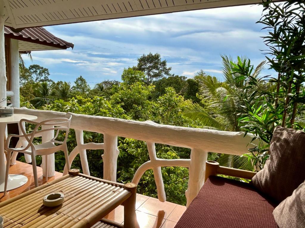 Le Balcon, Haad Yao. photo