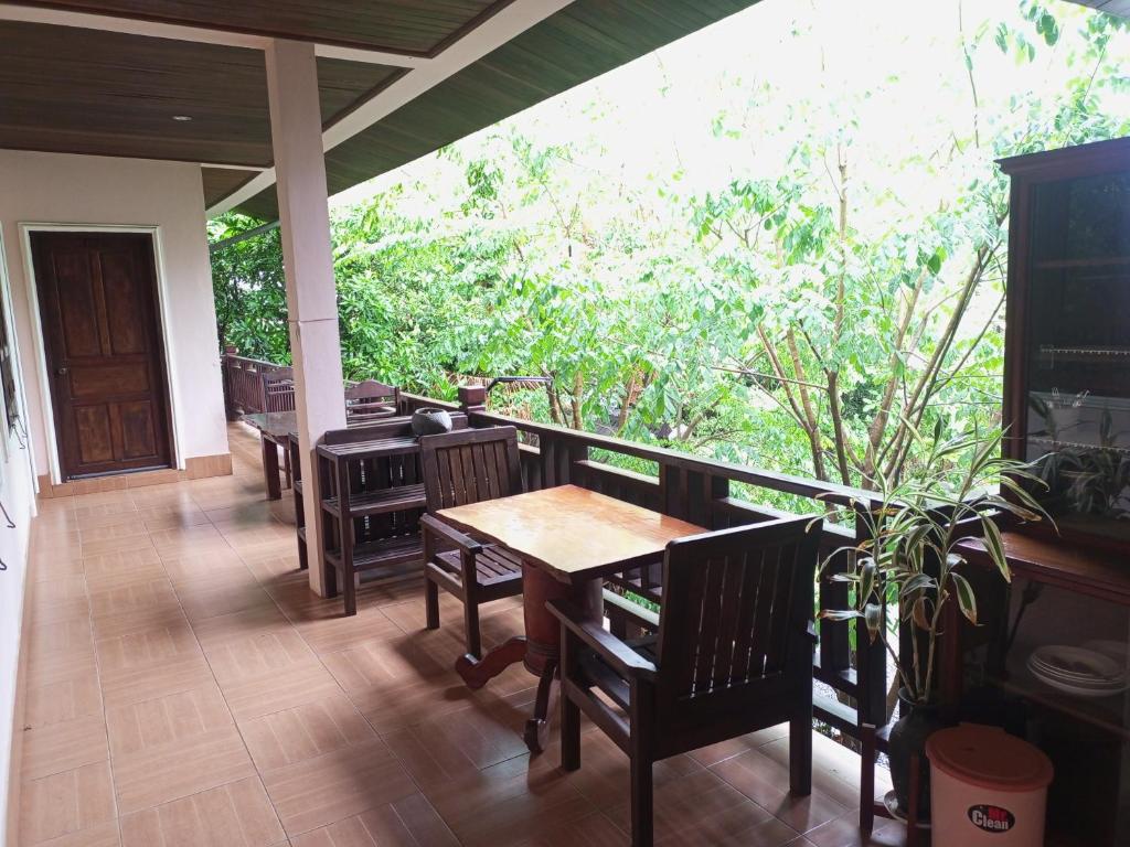 Balcony/terrace, Phamarn Guesthouse in Na Hin