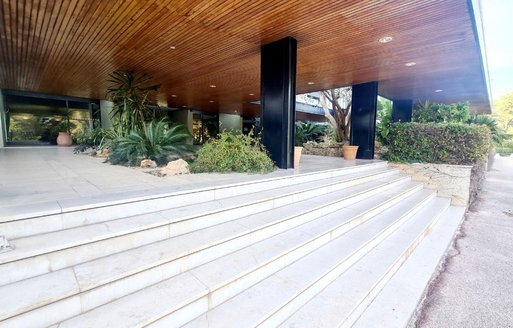 SUPERBE APPARTEMENT DANS CADRE D'EXCEPTION - Piscine, Plage et Tennis privé - 2