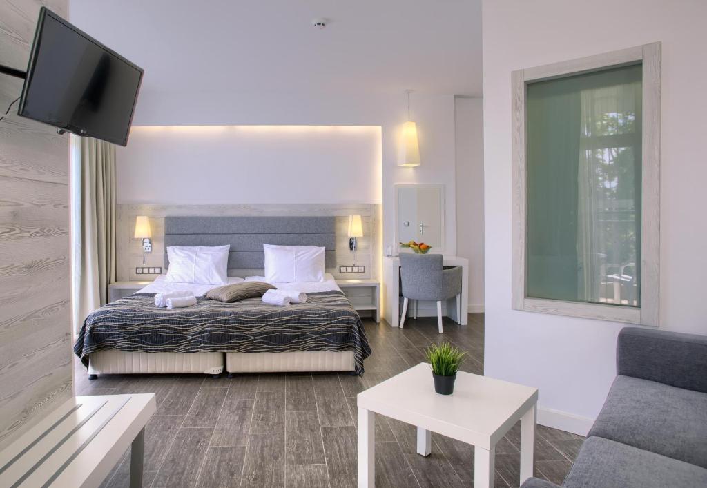 Luna Beach Hotel - All Inclusive — Hotel rooms in Golden Sands, Varna Region