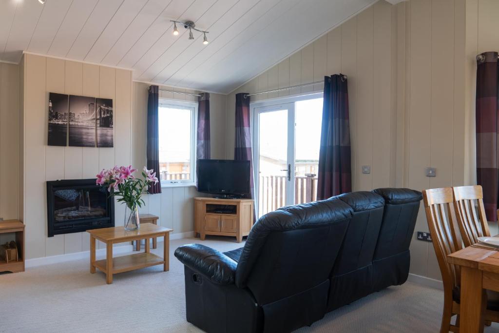 54 Meadow View Lodge - 3 Bed-Sleeps 6-TJS54MV, Woolacombe
