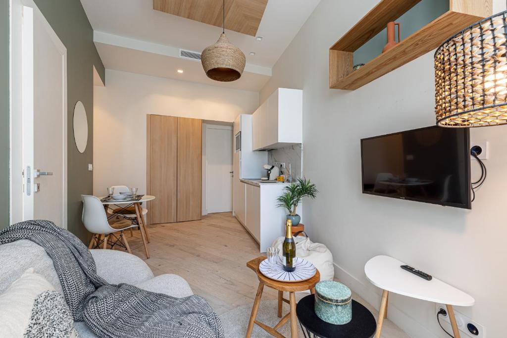 Charming Central 1 Bdr - 2