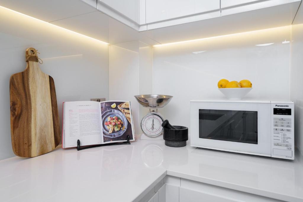 Aircon 2 Bedr, 3 Beds, 2 Bath Covent Garden, Subway photo