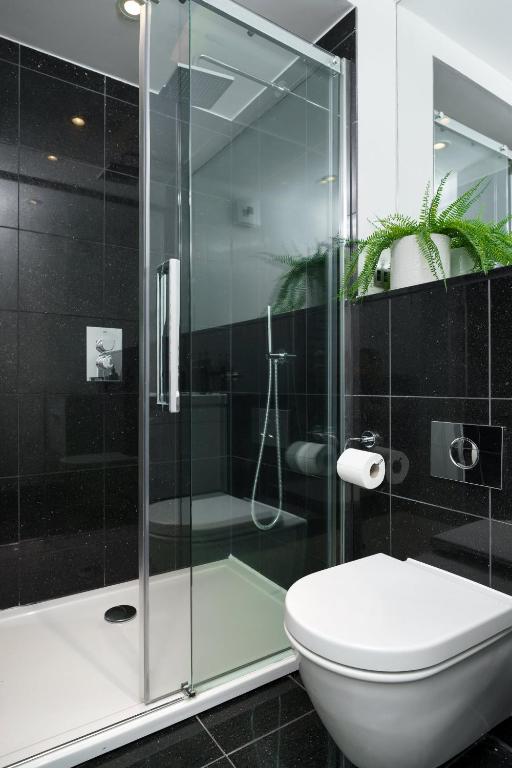 Aircon 2 Bedr, 3 Beds, 2 Bath Covent Garden, Subway photo