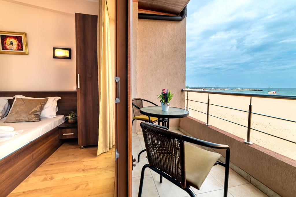 Hotel CASA ROYAL pe plaja Belona photo