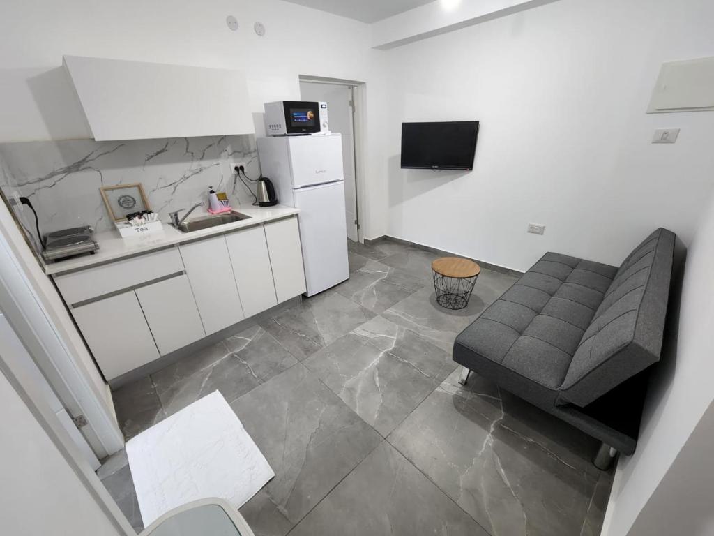 קסם של דירה, Ejlat