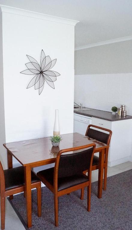 Maude St Apartments photo