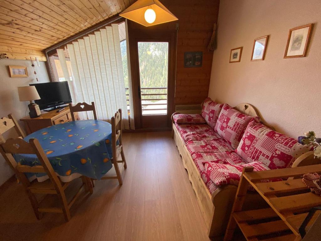 Charmant appartement à Châtel près des pistes et du lac, avec balcon - 25m², parking inclus - FR-1-693-43 - 1