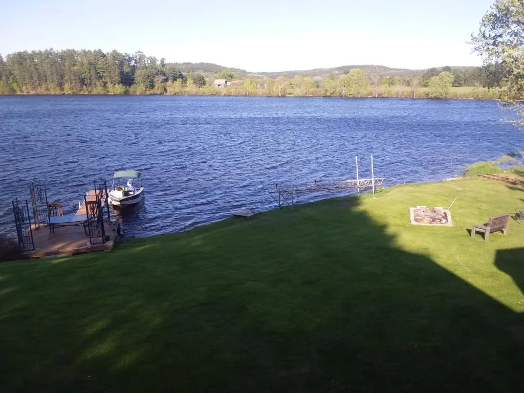 Peaceful restful & fun on the water, hotel in Golden Lake