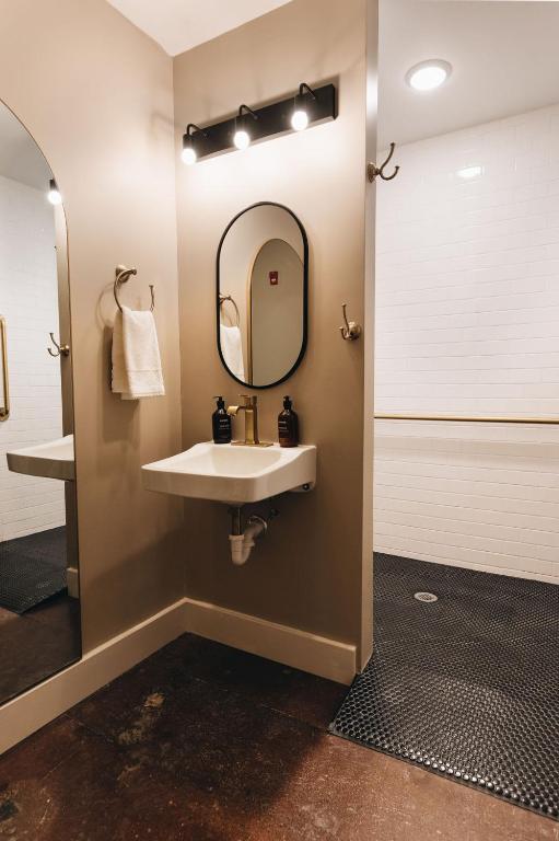 Edenside Suite at The Bellwether Hotel photo