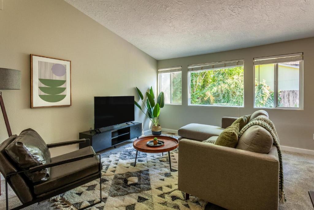 Charming 3BR House in Tualatin