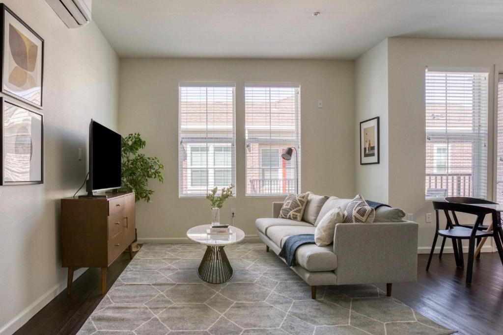Lovely 1BR in Pleasanton Parking Pet-Friendly