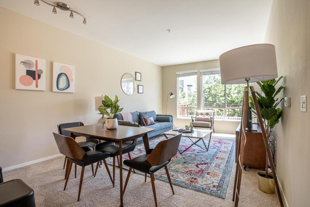 Pet-Friendly 1BR Apartment in Pleasanton wGym